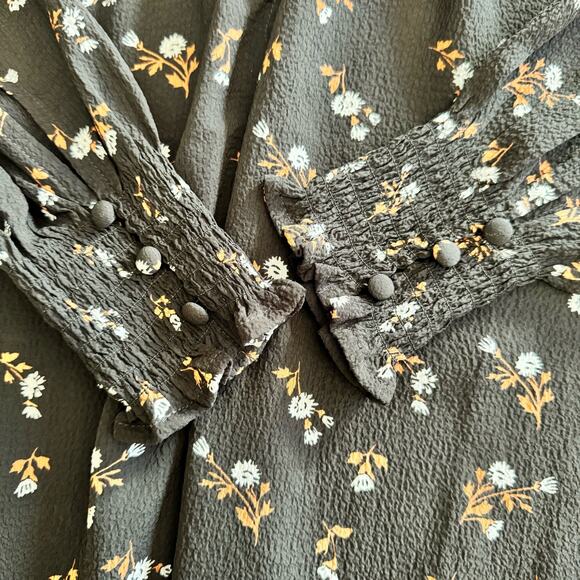 Madewell Top Women XS Black Tossed Floral Smock Neck Crinkled Long Sleeves - Picture 9 of 14
